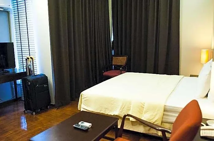Pensão Baansilom Soi 3 2*
